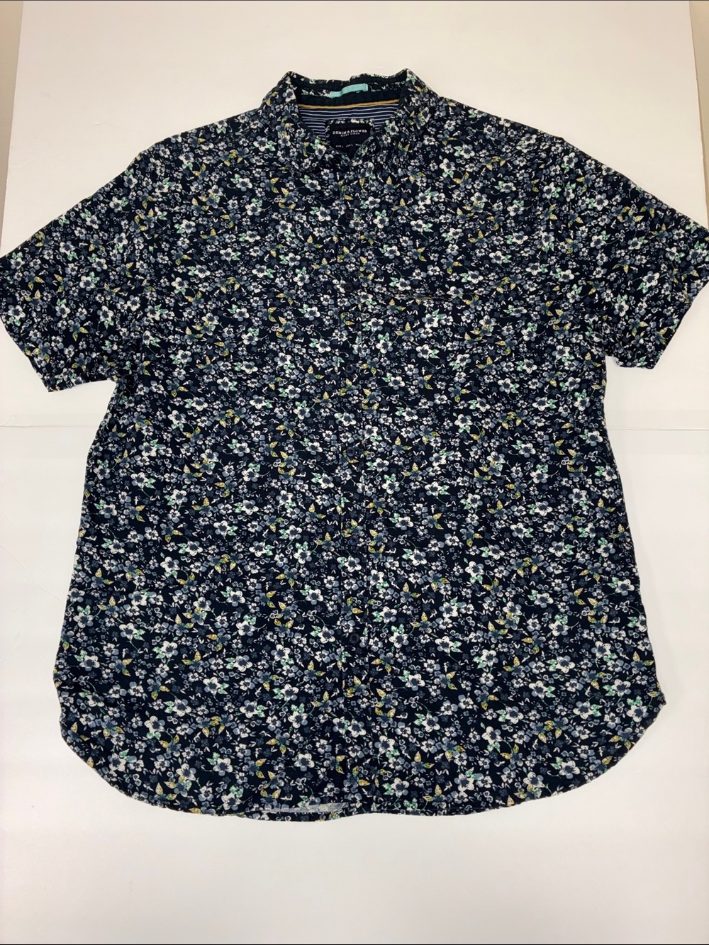 Denim & Flower Navy Floral Short-Sleeve Button-Down Shirt